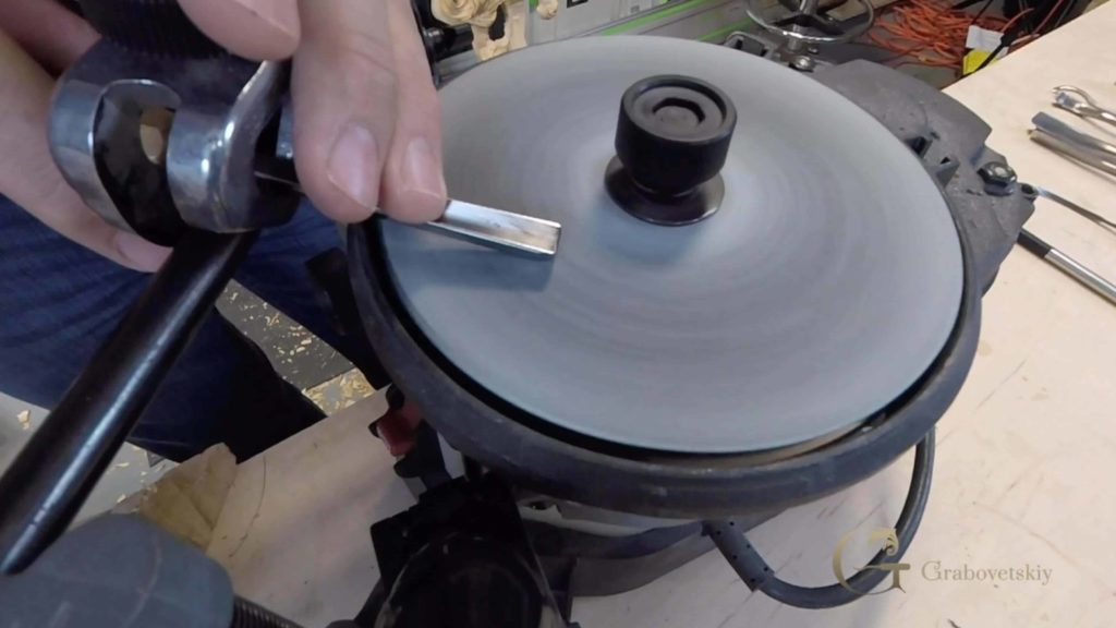 This is about solving a problem with the V-tool . how to sharpen v-tool