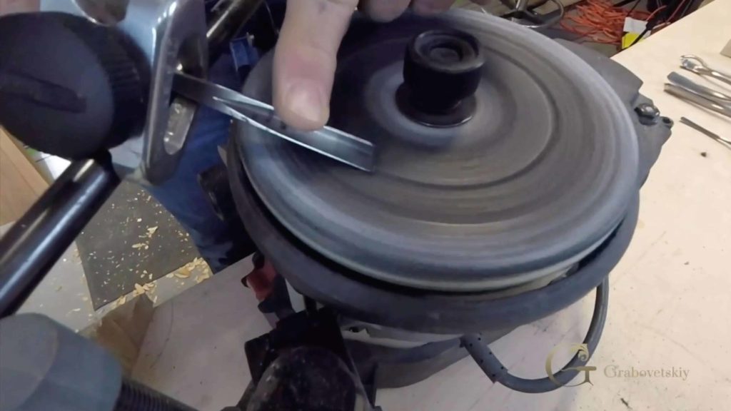 This is about solving a problem with the V-tool . how to sharpen v-tool