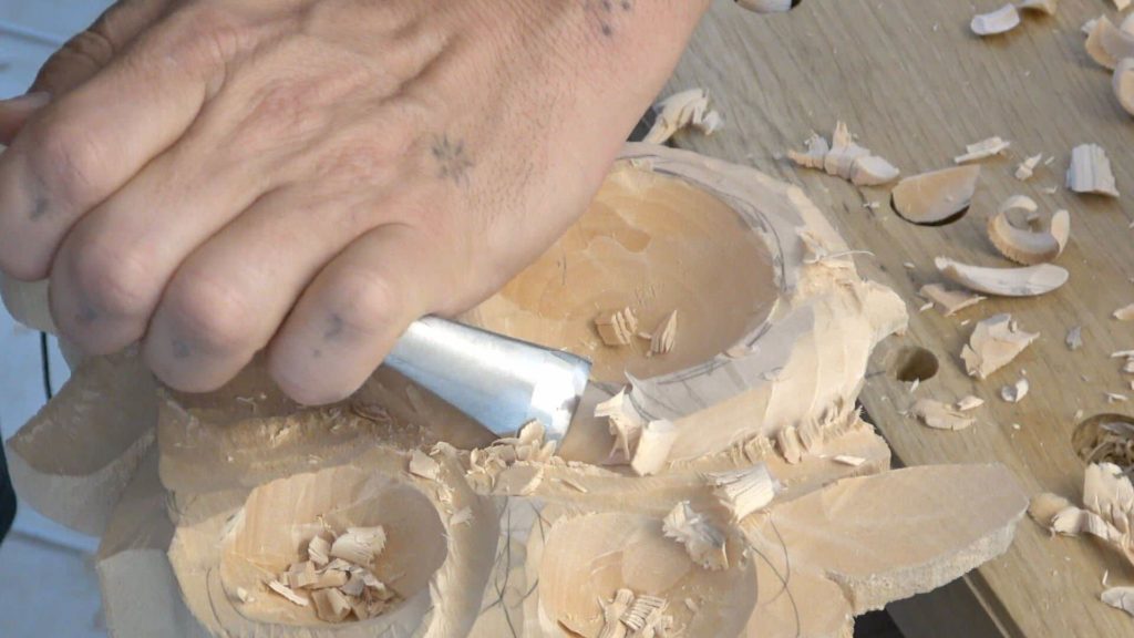 wood carving, Woodcarving, Hashemi Flowers, Foliage carving, carving leaves in wood, wood carving leaf patterns, carving leaves in wood, flower carving, carving flowers, wood carving flower patterns, wooden carved flowers, hand carved flowers, floral carving designs, Floral carving, hand carved flowers, hand carved wooden flowers, learn to carve flowers, learn to carve flowers in wood, How to carve basic flower,