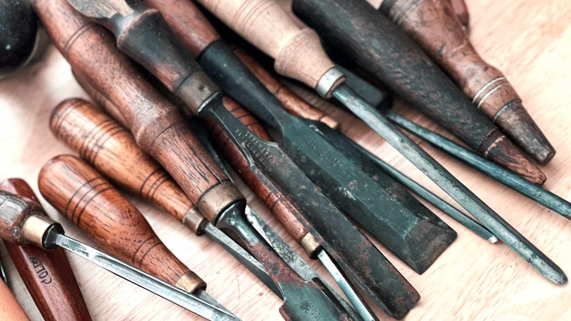 Sharpening carving tools